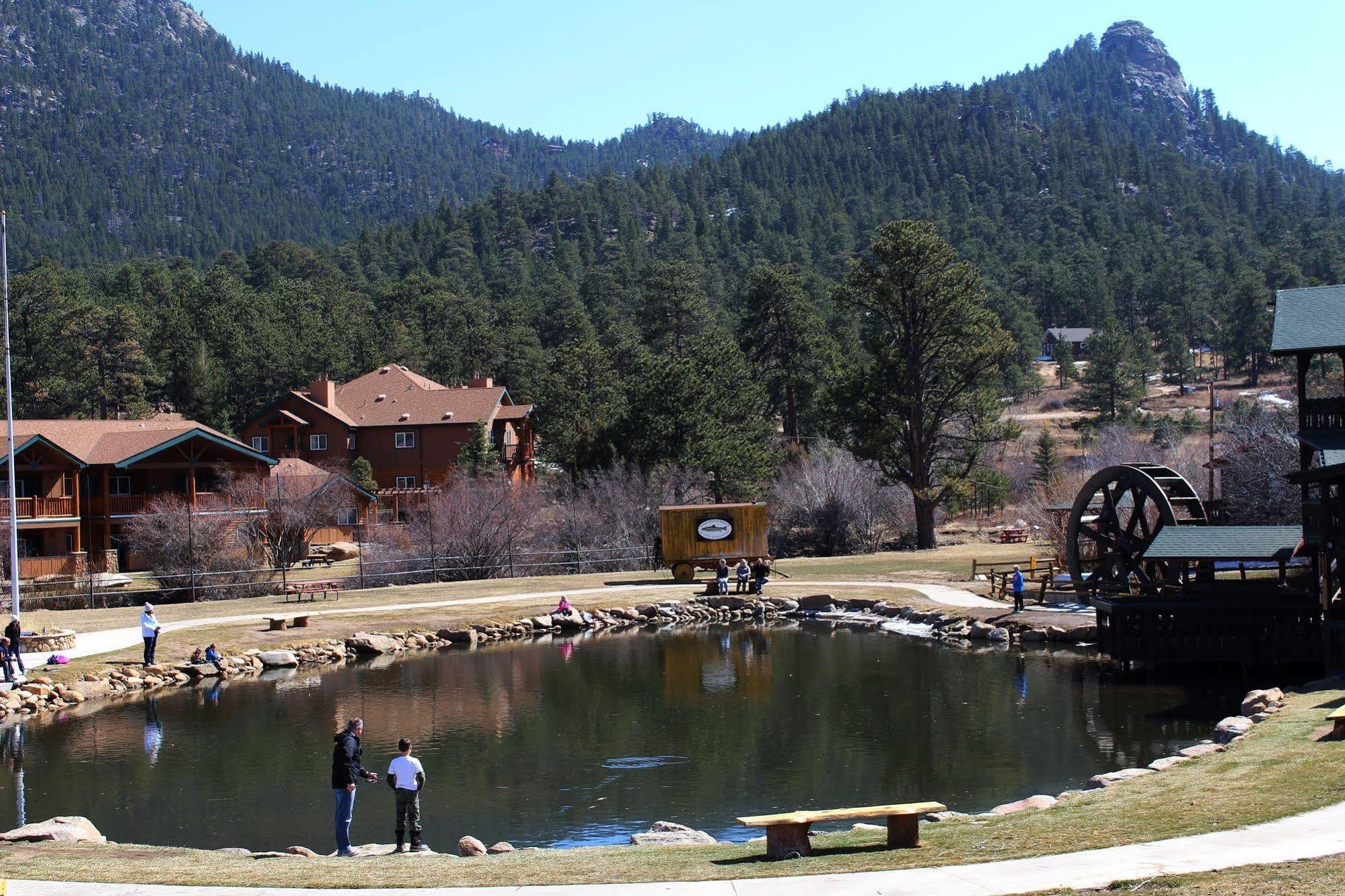 Tiny Town Cabins Estes Park Bagian luar foto