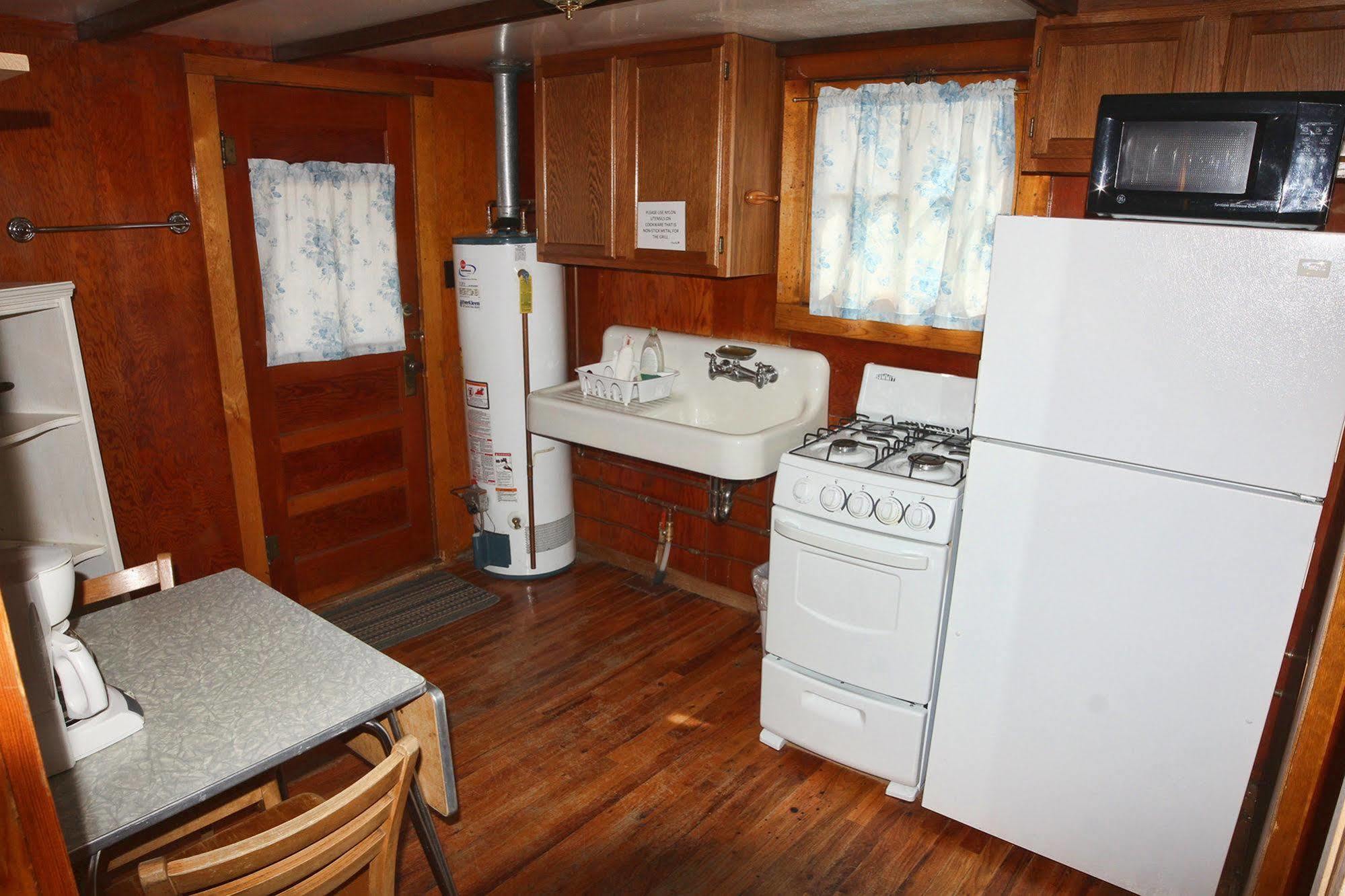 Tiny Town Cabins Estes Park Bagian luar foto